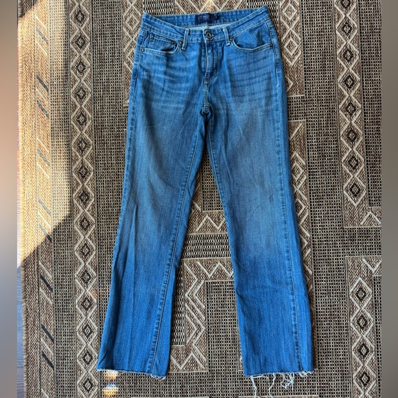 LEVIS Demi Curve Classic Straight Leg Jean Size 4 - Picture 1 of 6